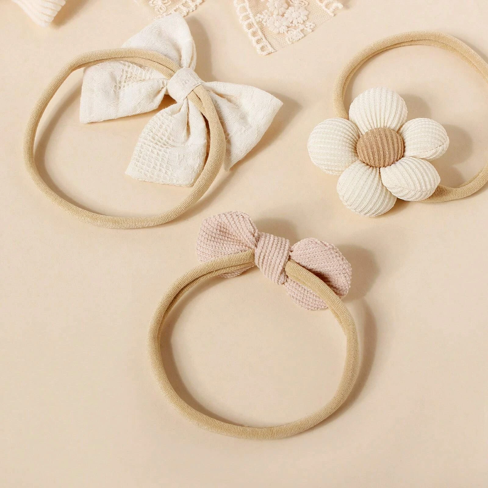 Diadema infantil con lazo floral para niña – Accesorio pelo - imagen 2
