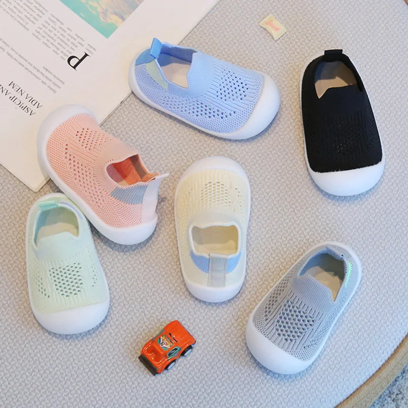 Zapatillas antideslizantes transpirables para niños con agarre - imagen 5