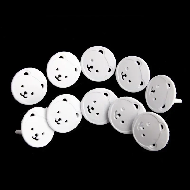 Protector de enchufe de seguridad para bebé – Diseño oso - imagen 2