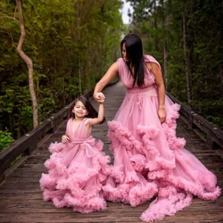 Vestido a juego madre e hija con cuello en V y volantes