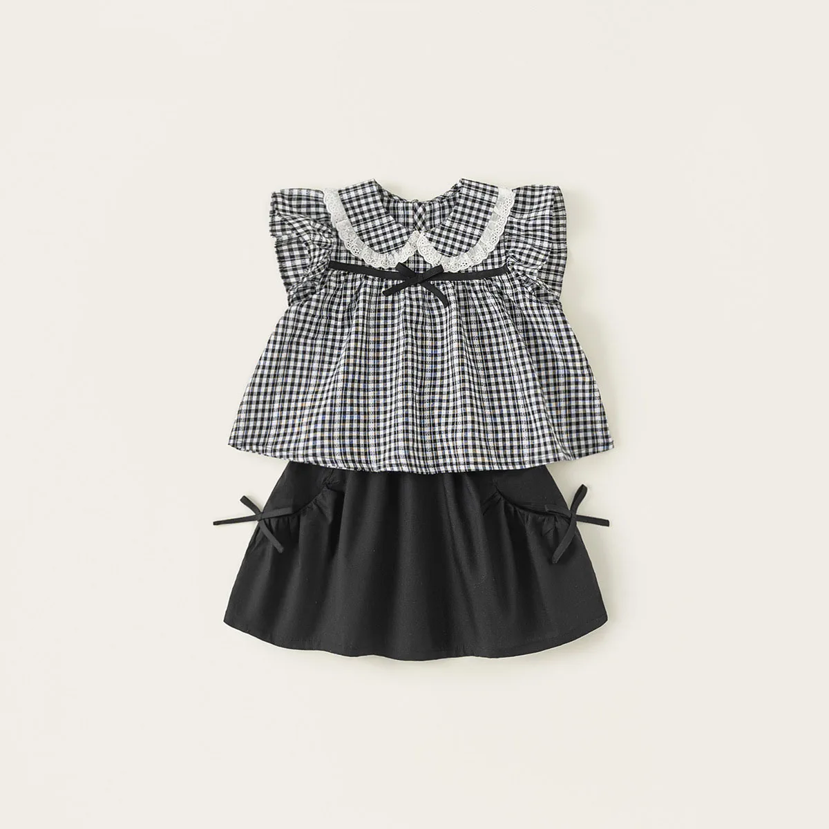 Falda con diseño evasé y tela fluida
