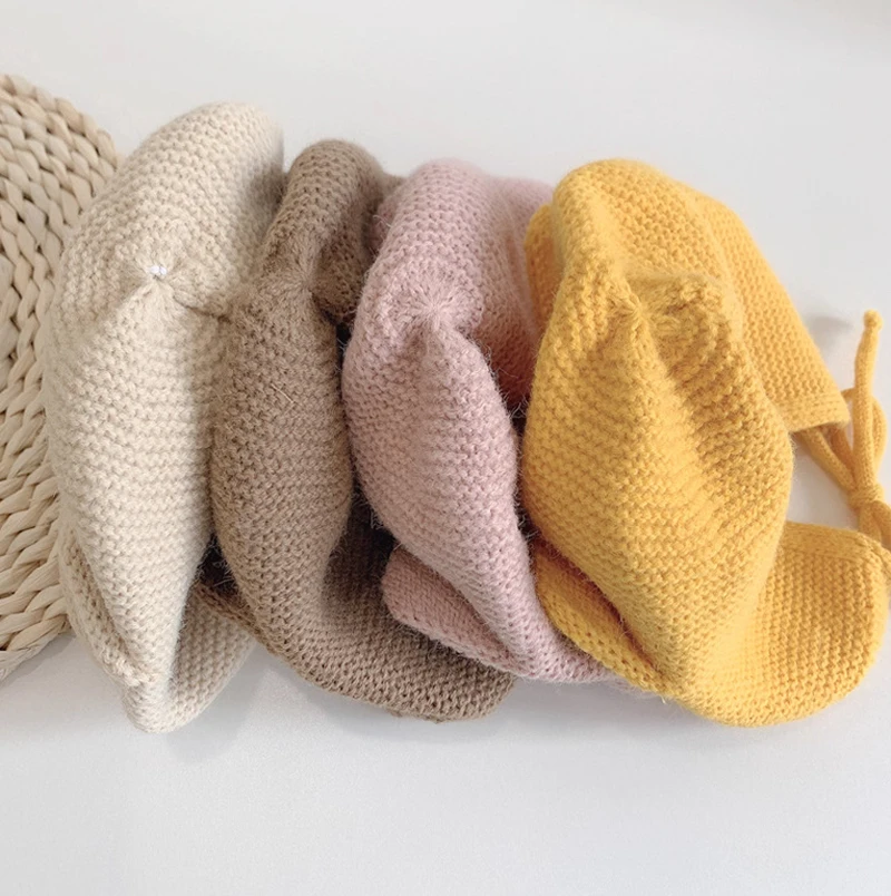 Gorro de bebé en color amarillo