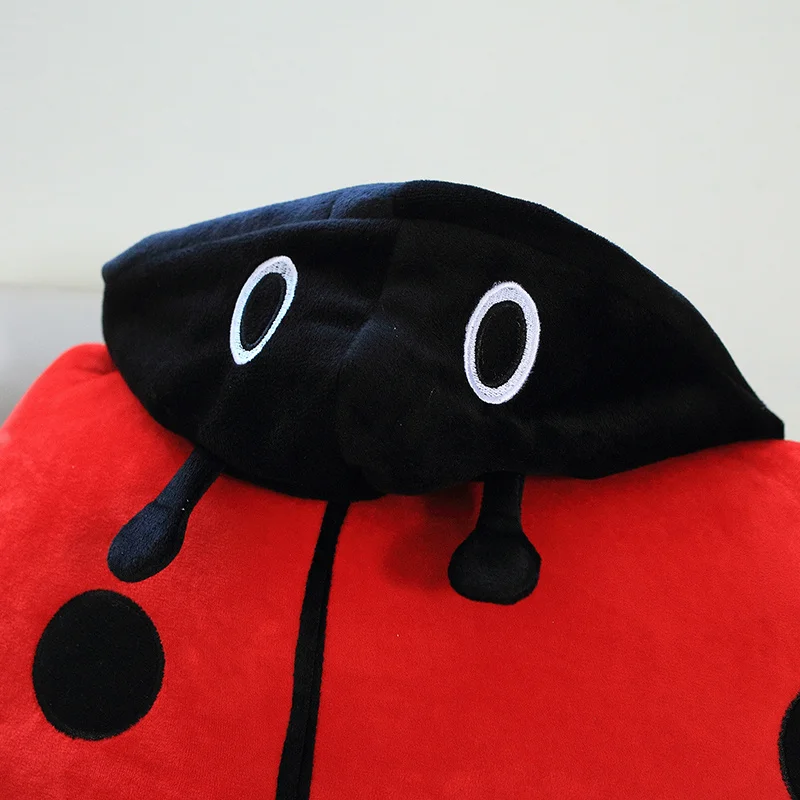 Almohada de peluche mariquita para niños – Suave y divertida - imagen 2