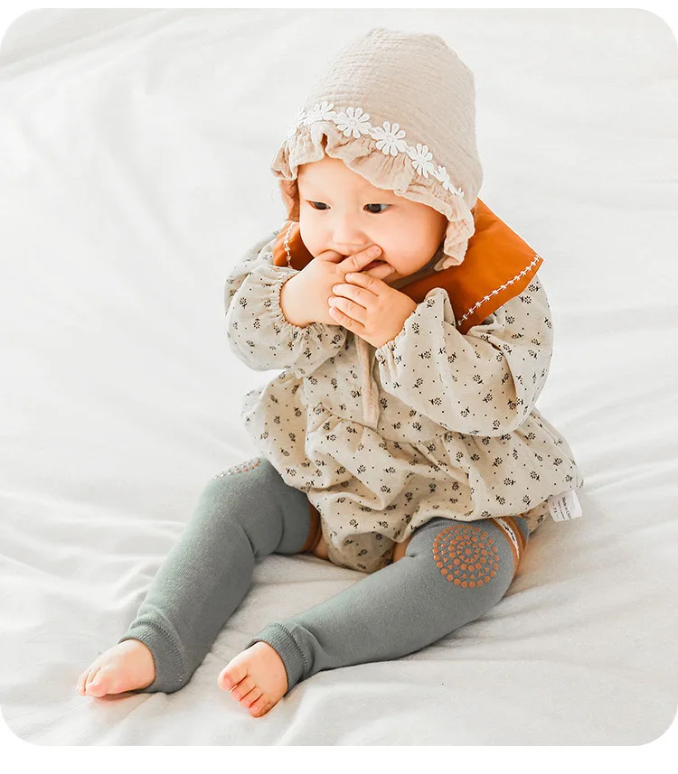 Par de calcetines hasta la rodilla de algodón peinado para bebé con puntos antideslizantes, suaves y transpirables, para niños pequeños que aprenden a gatear - imagen 4