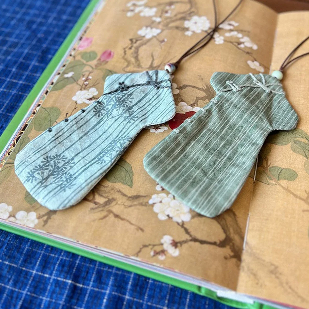 Marcapáginas bordado artesanal para niños – Regalo escolar - imagen 3