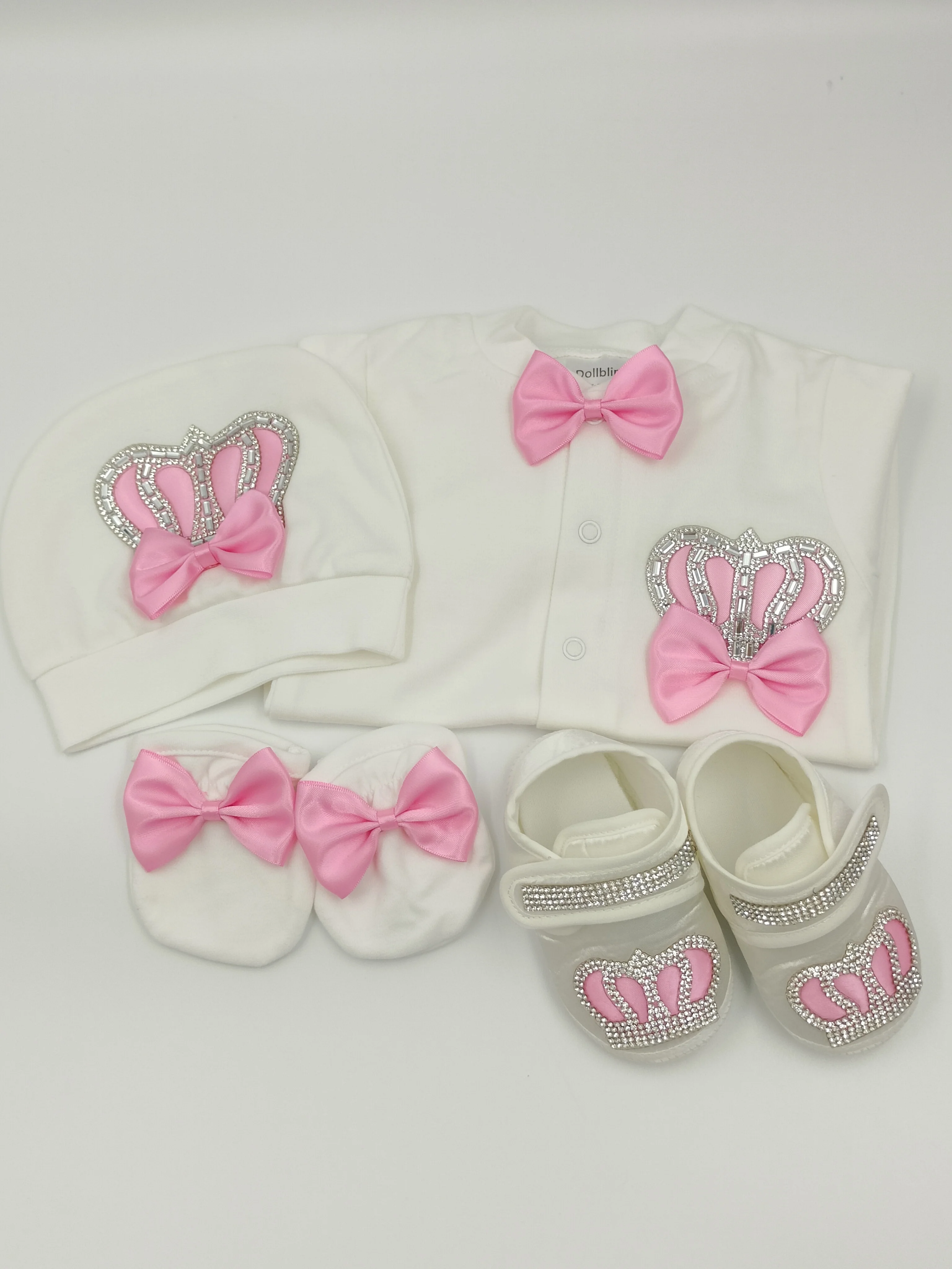 Dollbling Pink & Silver Crown Juego de 4 piezas para niñas de 0 a 3 meses: mameluco, sombrero, guantes, zapatos, detalles de lazo, nombre personalizable - imagen 4