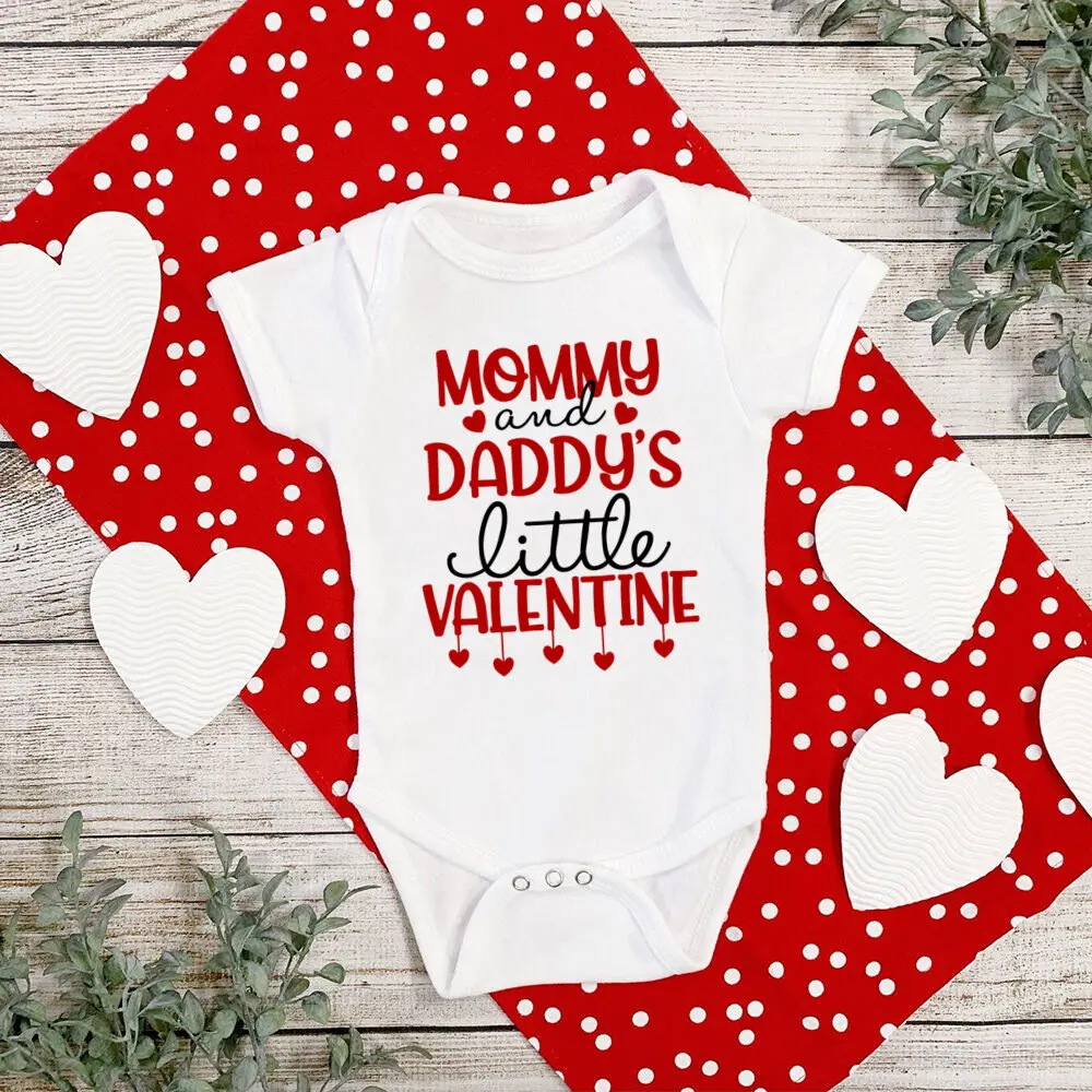 Body con estampado de San Valentín para mamá y papá, traje infantil para el Día de San Valentín, pelele corto para recién nacido, mono de vacaciones para bebé - imagen 3