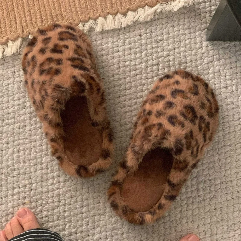 Pantuflas suaves de pelo sintético para niñas – Estampado leopardo - imagen 3