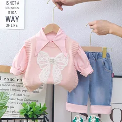 Conjunto para niña con chaleco de punto y vaqueros – Primavera 2025