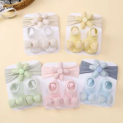 Set de diademas y calcetines de encaje color crema para recién nacido