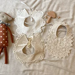 Babero de encaje estético coreano para niñas, cuello de Jacquard Ins con adorno bordado, pañuelo redondo bonito para bebé, babero de princesa