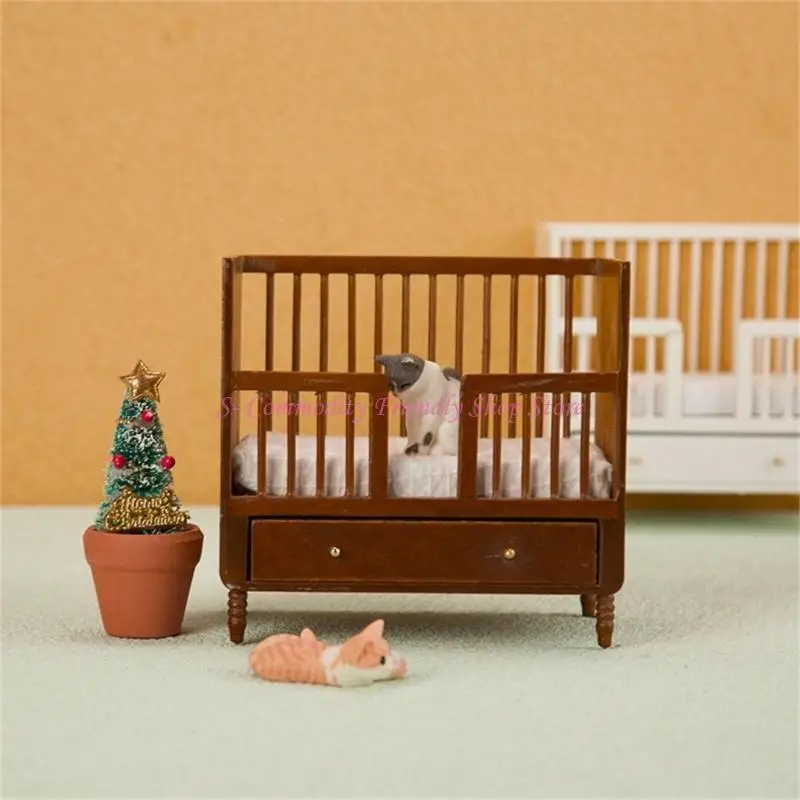 Minicuna de madera realista para casita de muñecas - imagen 4