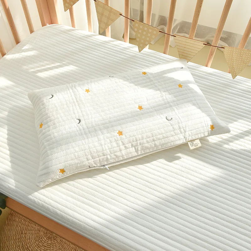 Funda de almohada acolchada de algodón puro coreano para bebé, funda de almohada con bordado de cereza y oso para niños, funda de almohada para niños de guardería - imagen 4