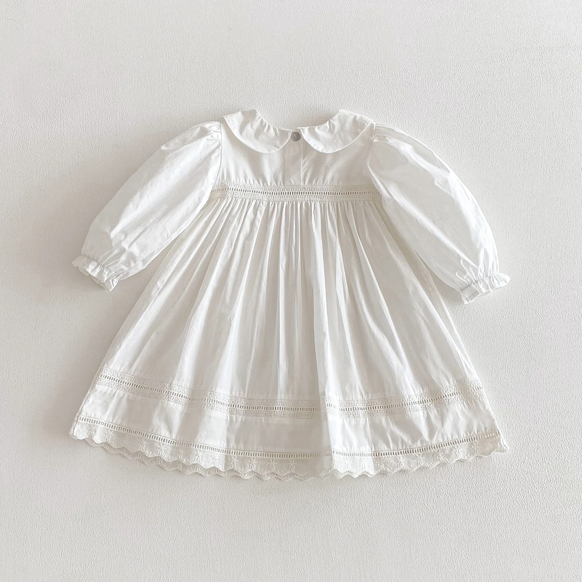 Vestido blanco de algodón para niña con cuello Peter Pan y encaje - imagen 3