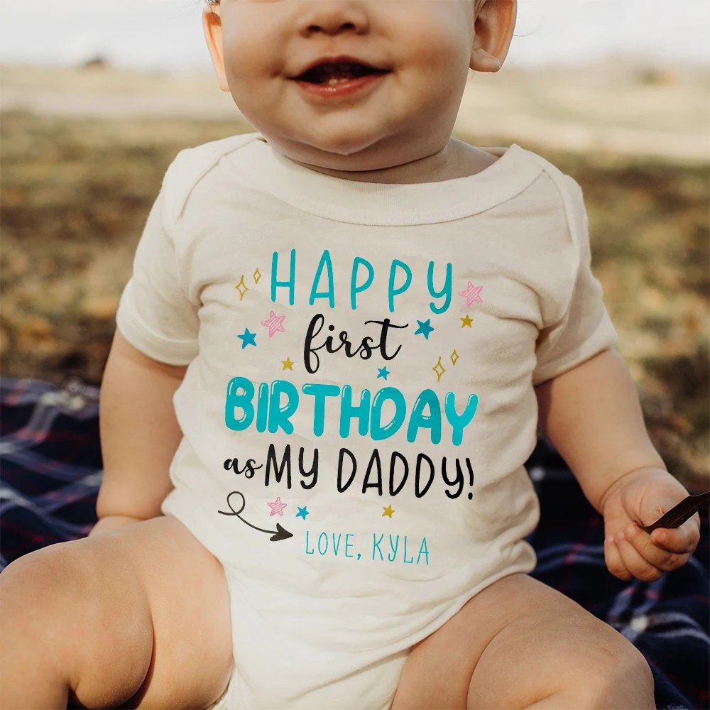Feliz primer cumpleaños como mi papá mameluco de bebé mono de cumpleaños personalizado papá cumpleaños regalo del Día del Padre lindo traje infantil