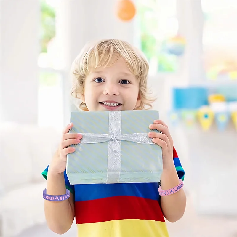 Roblox pulseras de fiesta para niña, modelo de 2 colores, pulsera deportiva de silicona, juguetes, recuerdos de fiesta, regalo, Kit de vajilla de 4 Uds., suministro para niños - imagen 5