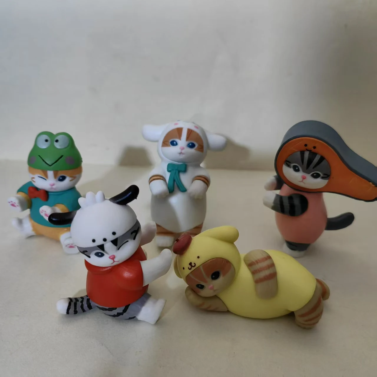 Figura de acción genuina Snack Cat Gacha con bolsa de embalaje de alimentos y dulces modelo de gato caminante