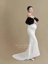 Vestido de maternidad blanco: mangas abullonadas, hombros descubiertos