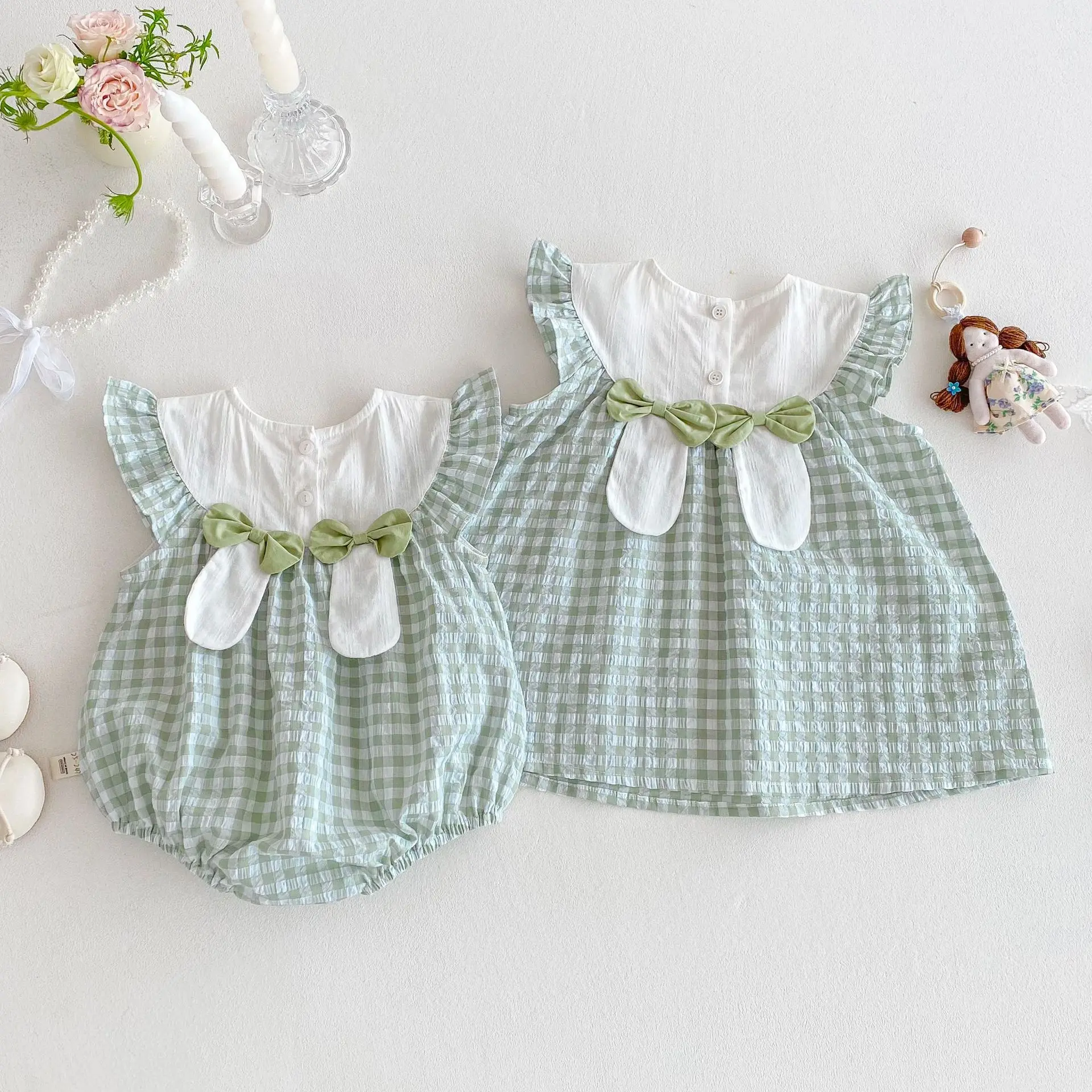 Vestido a cuadros de verano con manga voladora para niño – Bordado conejito - imagen 4