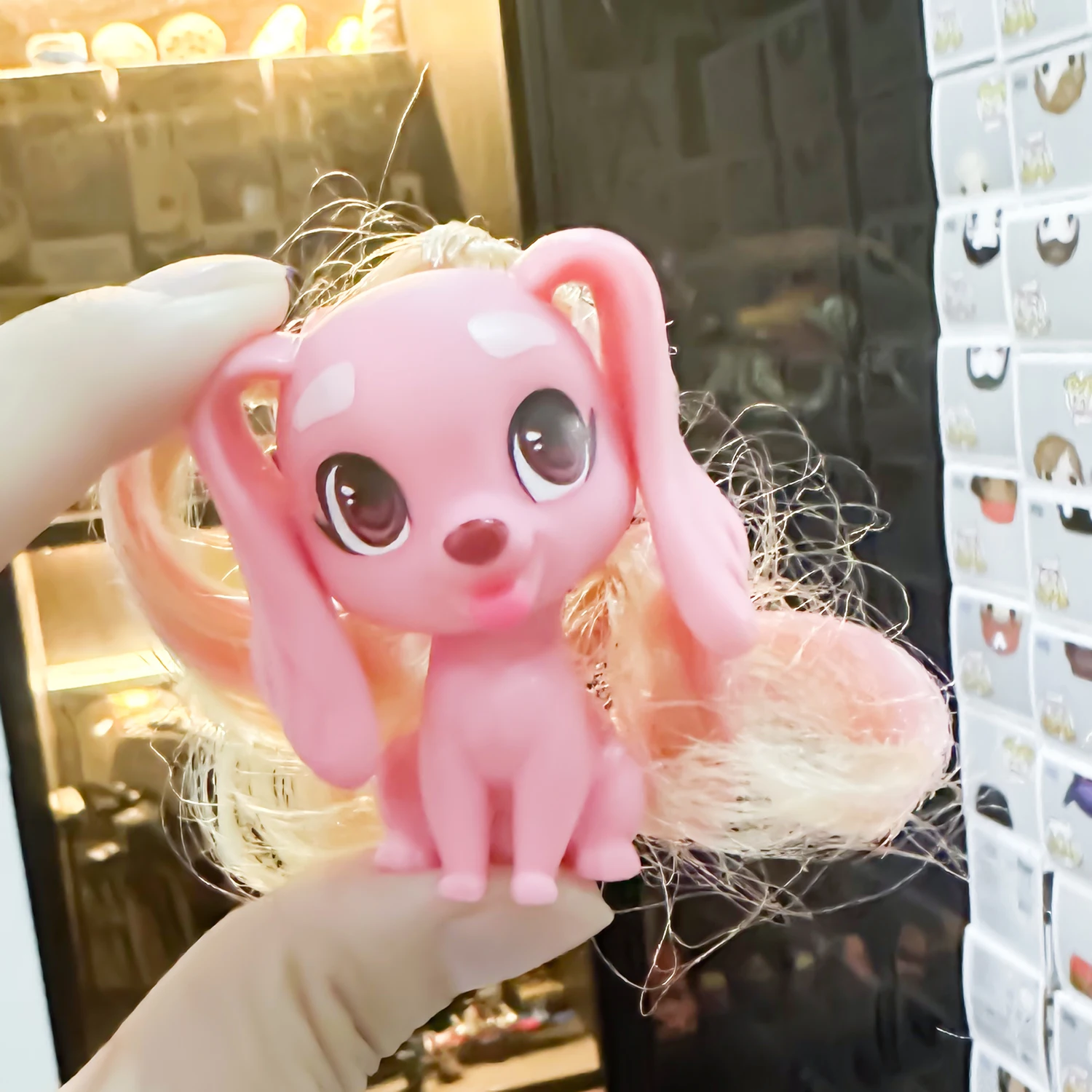 Perro rosa de 5cm con pelo, animales raros coleccionables, mascota, perro blanco, lindo Anime, figuras de acción, juguetes, regalo de Navidad, juguete para niños y niñas - imagen 2