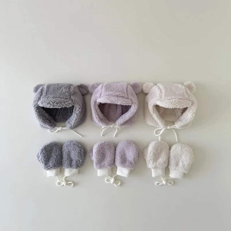Gorro de invierno con temática de oso bonito con guantes adjuntos, gorro térmico con protección para los oídos para bebés, manoplas con capucha forradas de lana Polar