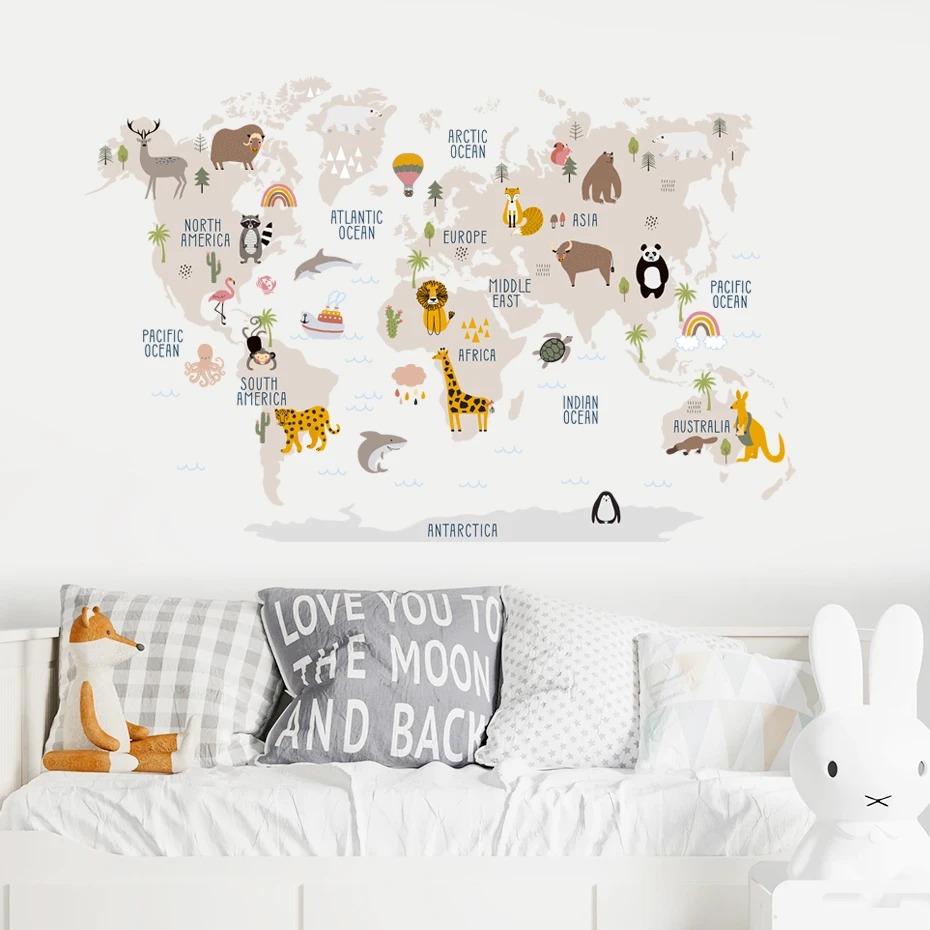 Vista completa del vinilo aplicado en habitación infantil