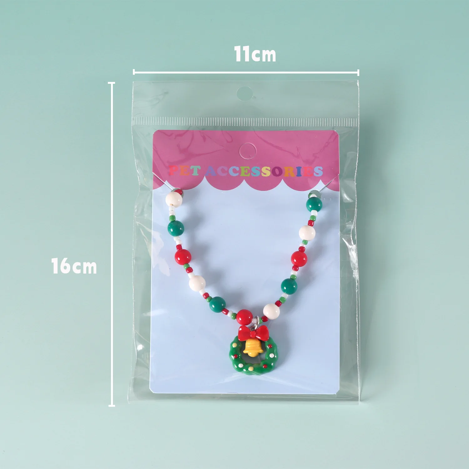 Detalle de los adornos del collar