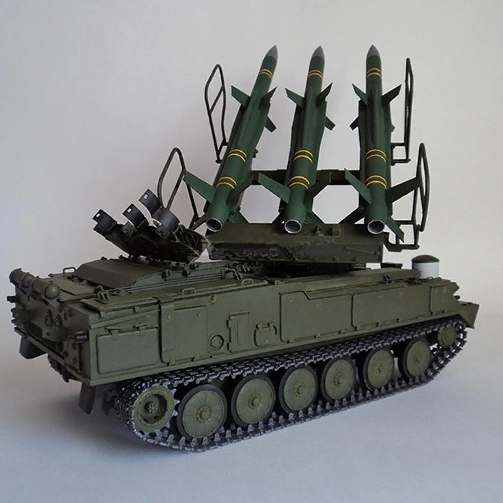 1/25 Missile Launch Vehicle Model Educational Toys Handmade Simulation Puzzle Tank Toy Collection for Children Kids Adults Gifts