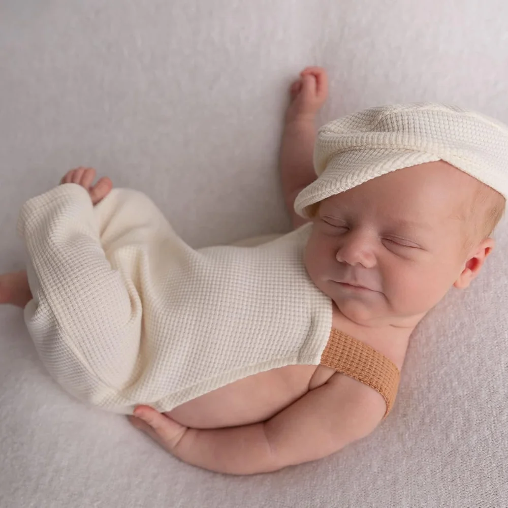 Set de fotografía para recién nacido con gorro y complementos - imagen 3