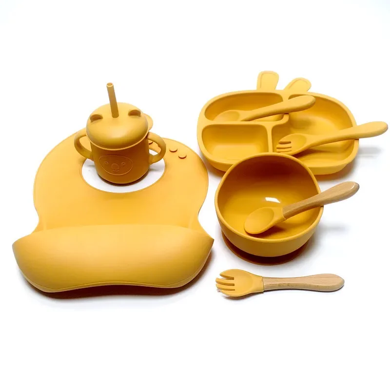 Vajilla de silicona para bebé con cubiertos y babero - imagen 3