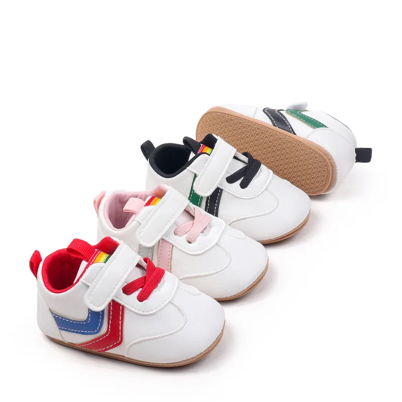 Zapatillas de bebé con suela de goma, vista lateral