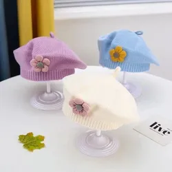 Boina de punto para niña – Gorro cálido con detalle floral