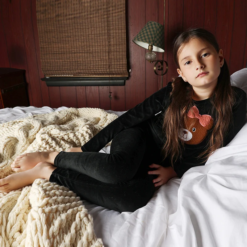 AA-sibling familia a juego pijamas de terciopelo negro para niños camisón mameluco de bebé conjunto de pijamas de oso sherpa - imagen 3