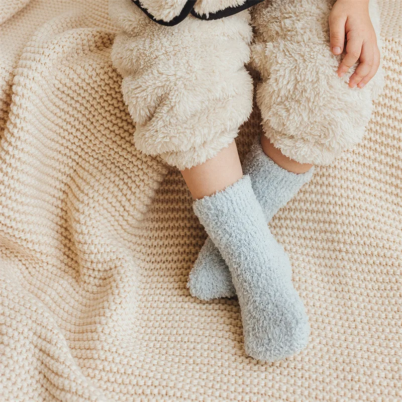 Calcetines gruesos y cálidos de lana color Coral para recién nacidos, calentadores de piernas para niños y niñas, calcetines suaves antideslizantes de felpa para otoño - imagen 3