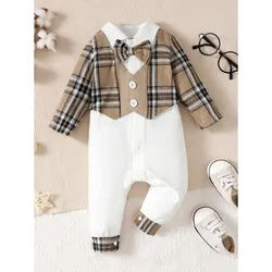Traje de bautizo para niño a cuadros con sombrero elegante