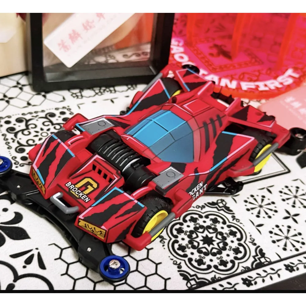 Coche teledirigido Mini 4WD rojo con carcasa pintada - imagen 3