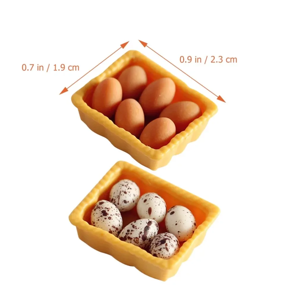 Una caja de huevos y un con coberturas de chocolate