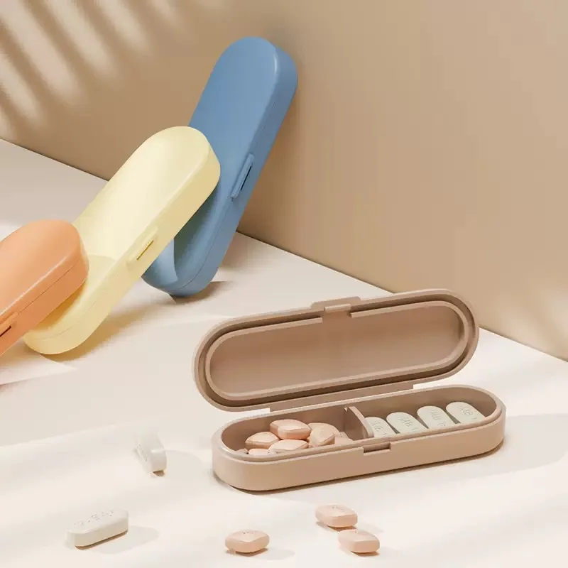 Ultra mini caja de medicamentos portátil, caja dispensadora de medicamentos de succión magnética, pequeña caja de medicamentos especial portátil, sellada y ligera - imagen 3