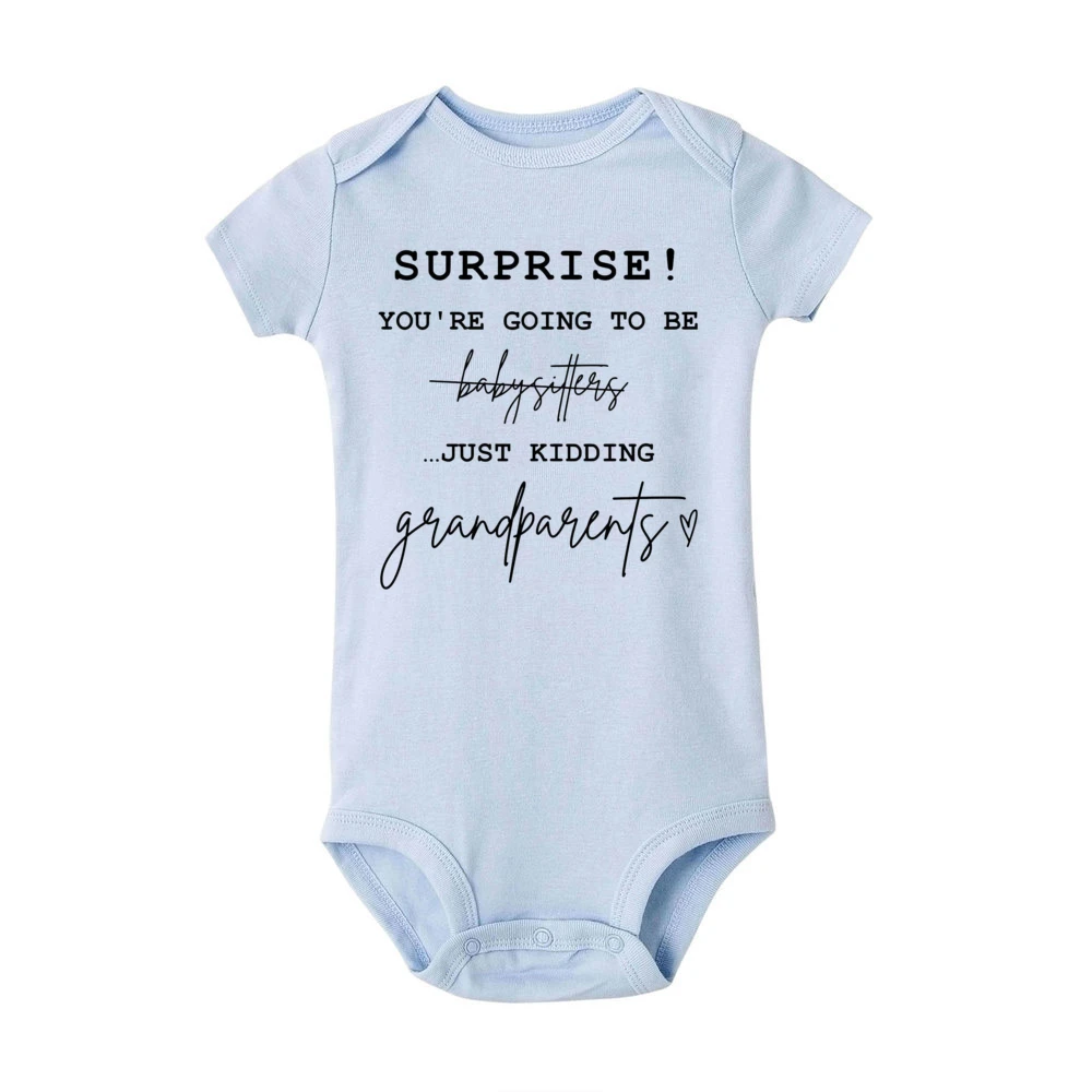 Sorpresa que estás va ser Baby Sitter Just Kidding Grandparents estampado mameluco para bebé anuncio de embarazo traje de mono inflado - imagen 4