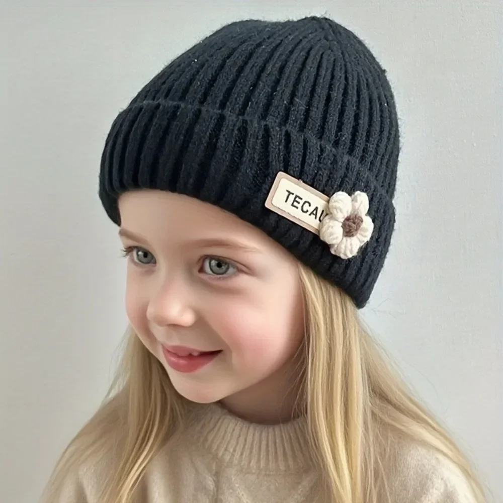 Gorro bebé niña con flores y protección oídos – Invierno cálido - imagen 3