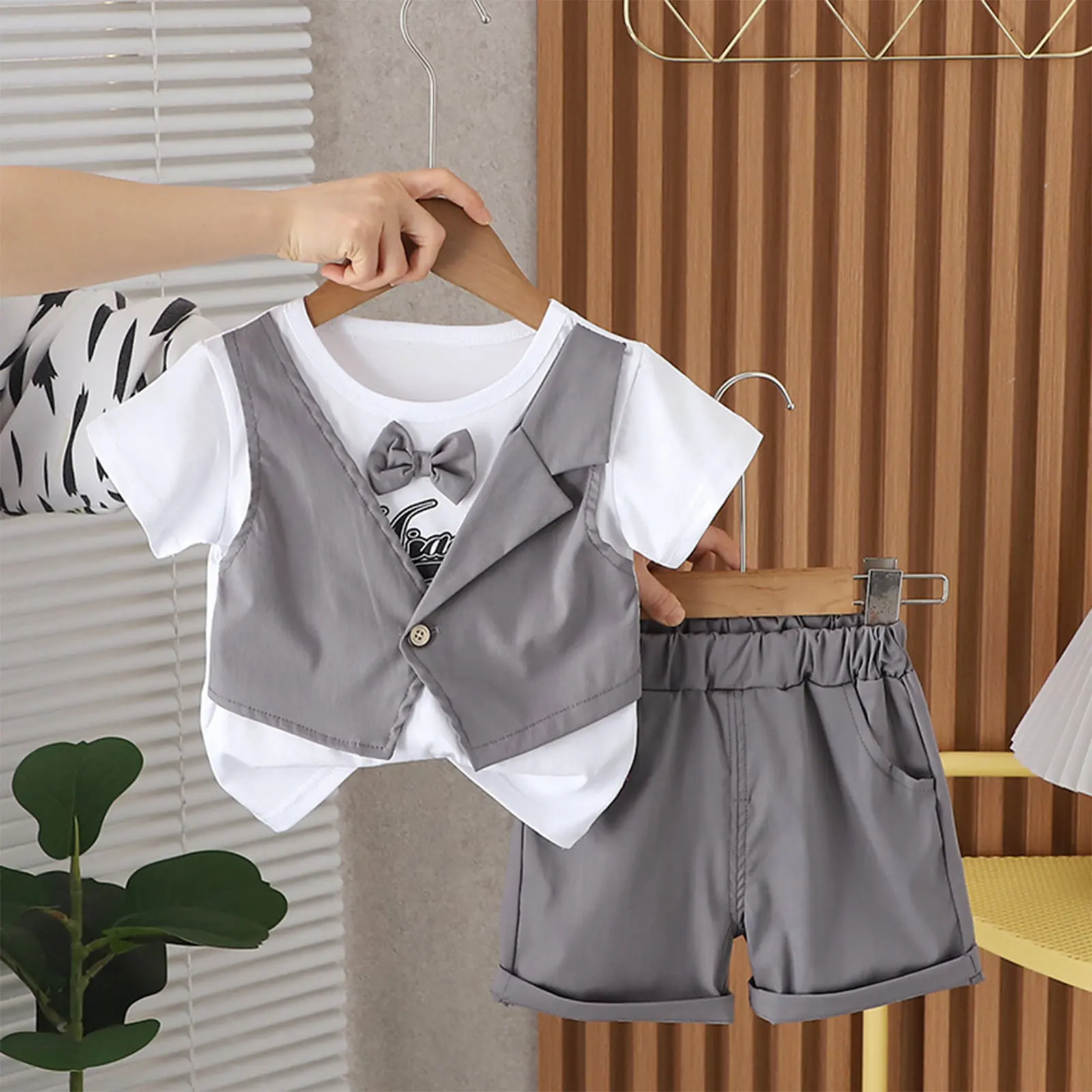 Conjunto de niño para fiesta con camisa falsa y pantalón corto - imagen 5