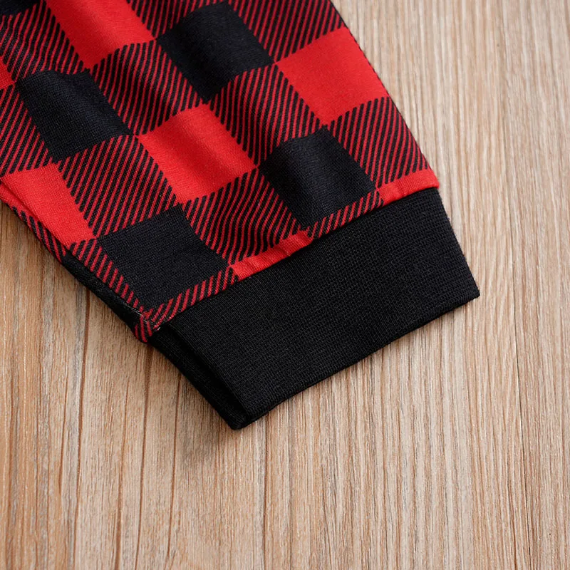 Conjunto navideño para recién nacido – Pijama de cuadros con pajarita - imagen 5