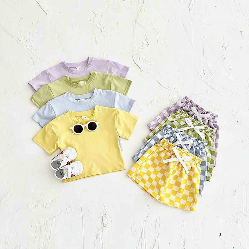 MILANCEL, nuevo conjunto de ropa de verano para bebés, camiseta bonita de Color sólido para niños + pantalones cortos a cuadros, traje suelto para niños pequeños, 2 uds.