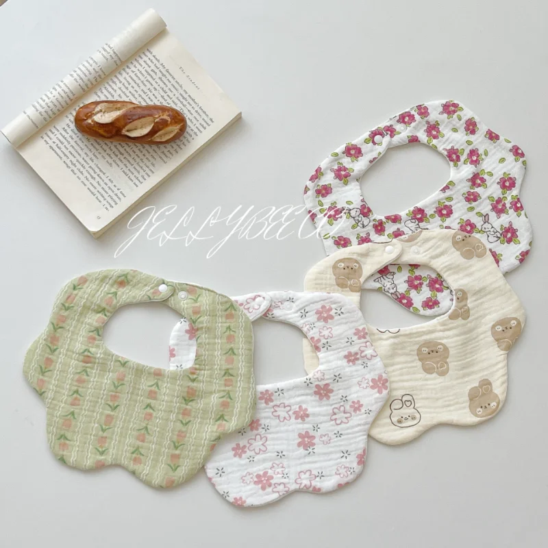 Babero de algodón para bebé – Estampado de conejito y flores - imagen 2