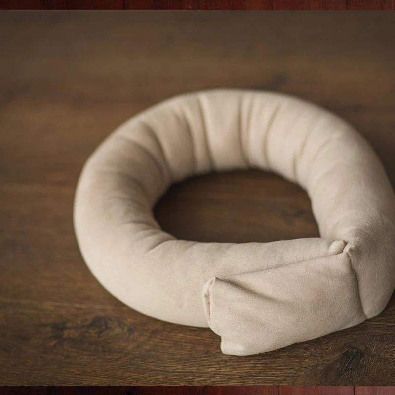 Almohada de fotografía para recién nacido en cesta de mimbre