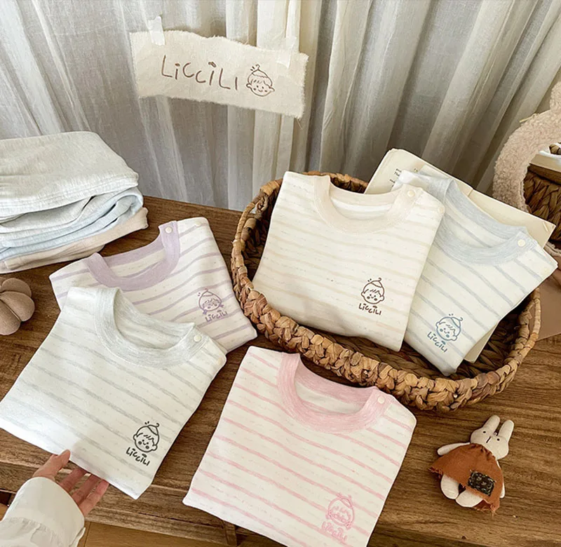 Detalle de botones a presión en hombros del pijama MILANCEL