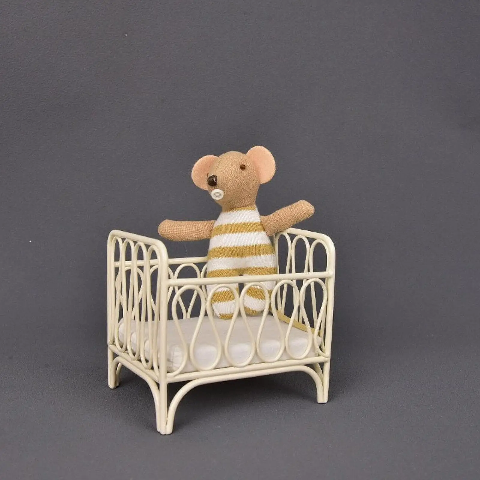 1/12 Dollhouse Bedside Crib Miniature Furniture Room Tiny Crib Small Mice Doll for Window Display Role Life Scene Layout