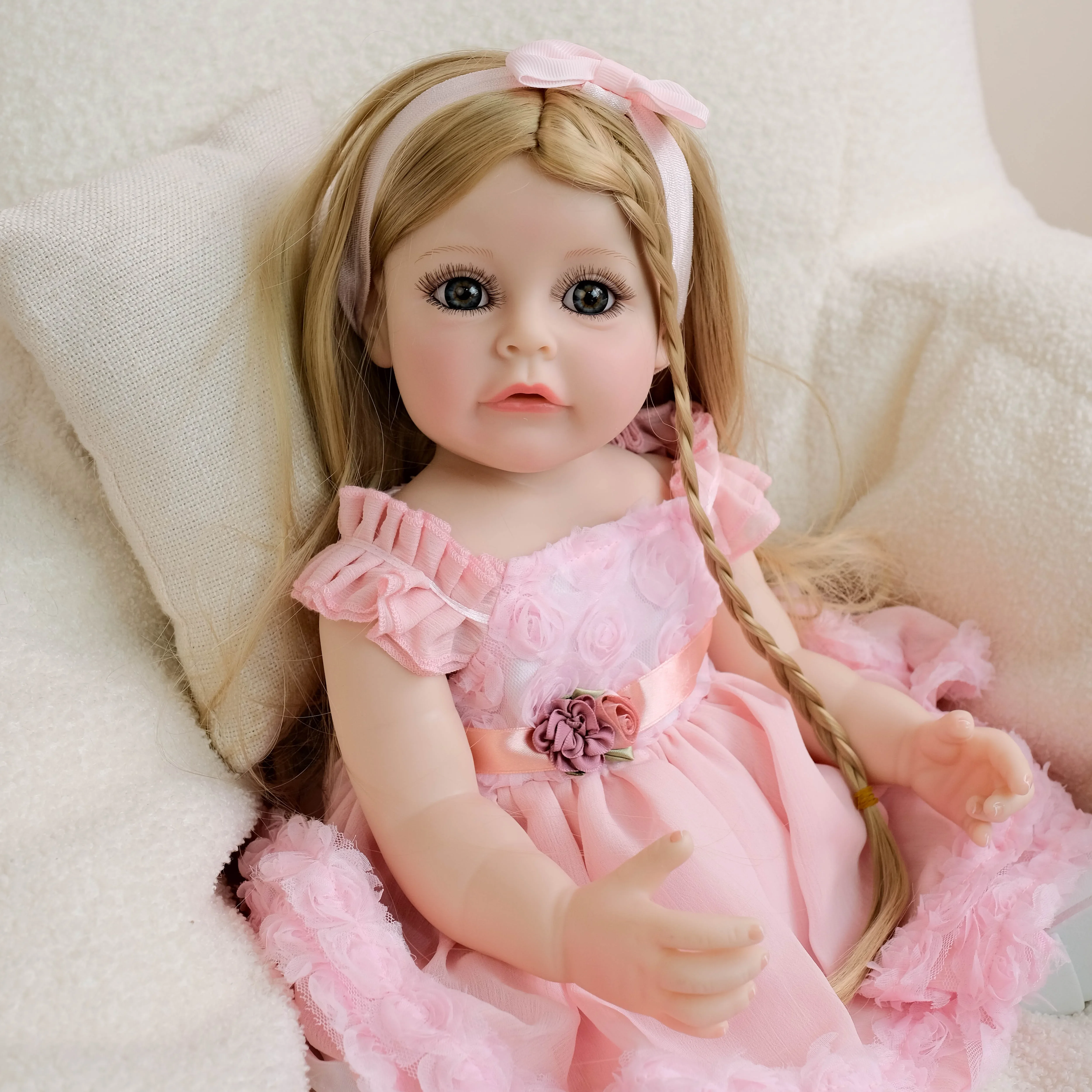 NPK Sue-Sue-Muñeca Reborn de silicona de cuerpo completo, pintura detallada a mano con peluca larga marrón, pelo para niños, regalo de Navidad