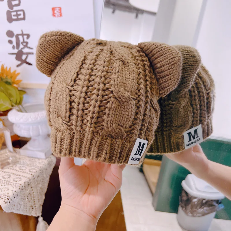 Gorro con orejas de gato tejido a mano, emblema M de felpa, gorro cálido de invierno para niños, gorro de ganchillo con protección térmica para orejas de gatito Kawaiii - imagen 5