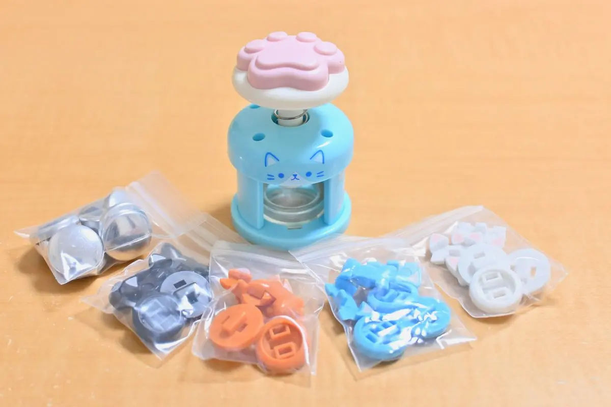 Juguetes cápsula de espíritus juguetes lindos ¡Marca real! Neko-neko puede hacer insignias mascota Calico esmoquin gato persa gato maldito figuras de ensamblaje - imagen 4